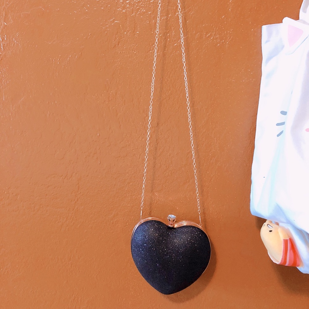 Heart clutch bag